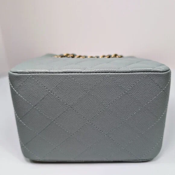 Chanel Rare Light Grey Quilted Caviar Leather Small Bucket Drawstring Bag - Picture 6 of 16